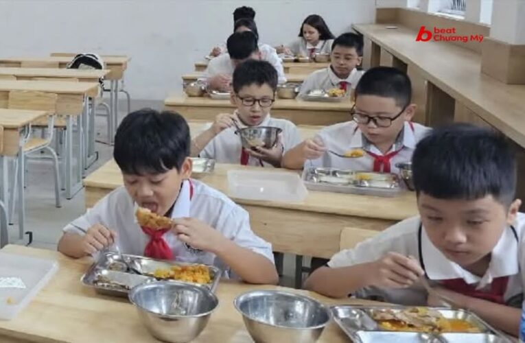 Hà Nội lập Đoàn kiểm tra liên ngành “siết” bữa ăn bán trú trường học sau vụ rau bẩn