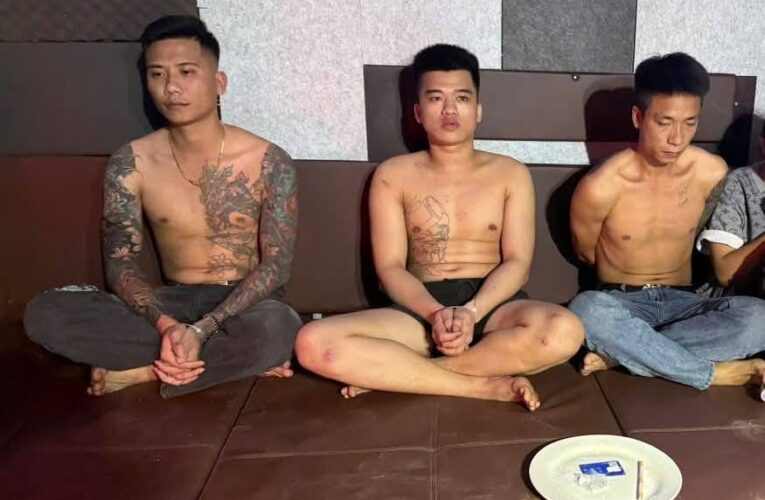 Hà Nội: Triệt phá quán karaoke ‘chui’, tổ chức cho khách ‘bay lắc’ trong đêm