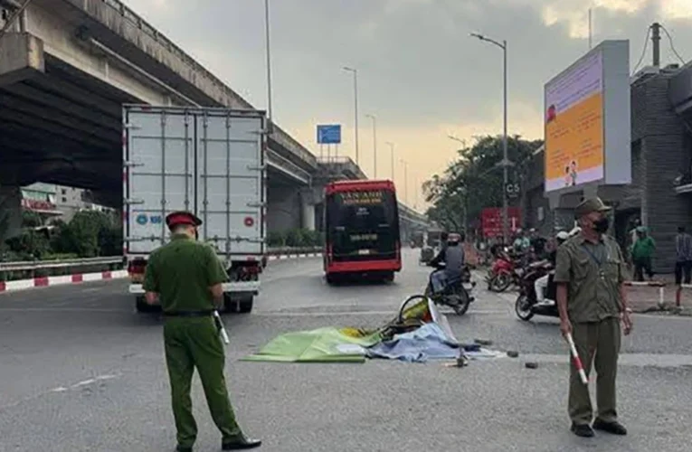 Bé gái lớp 9 bị xe tải cán thương tâm trên đường đến trường ở Hà Nội