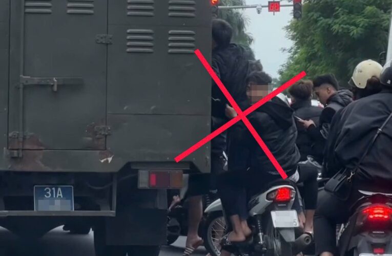 CSGT Hà Nội nhanh chóng xác minh, xử lý nhóm thanh niên “đầu trần” đeo bám xe chở phạm nhân