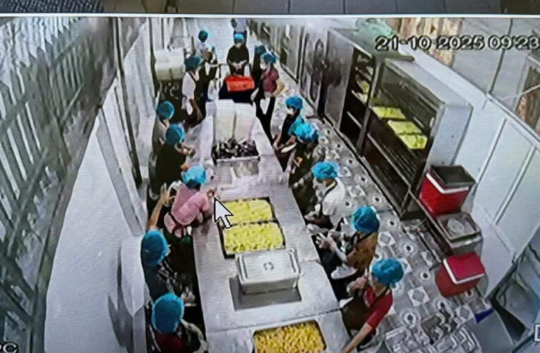 Hà Nội: 93,7% học sinh trường Tiểu học Cự Khê ăn bán trú trở lại